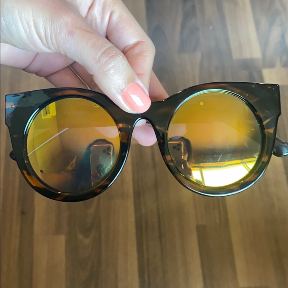 Quay Australia “Right Time” sunglasses